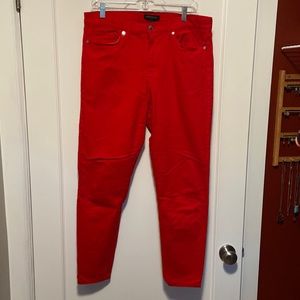 Cropped 5 pocket pants.